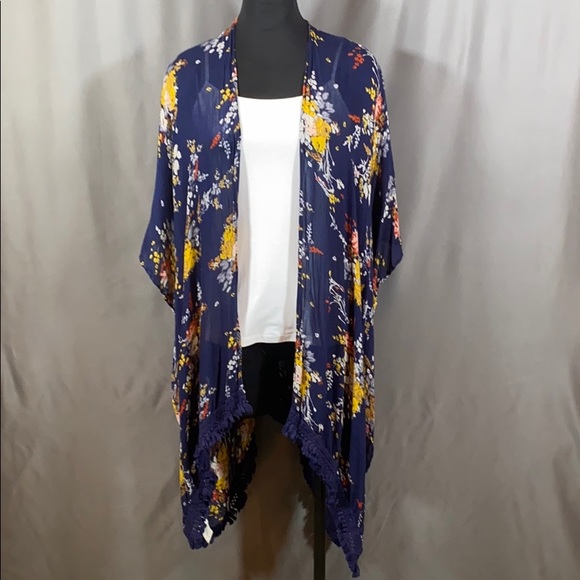 Lucky Brand Other - Kimono woman’s light weight shawl.
